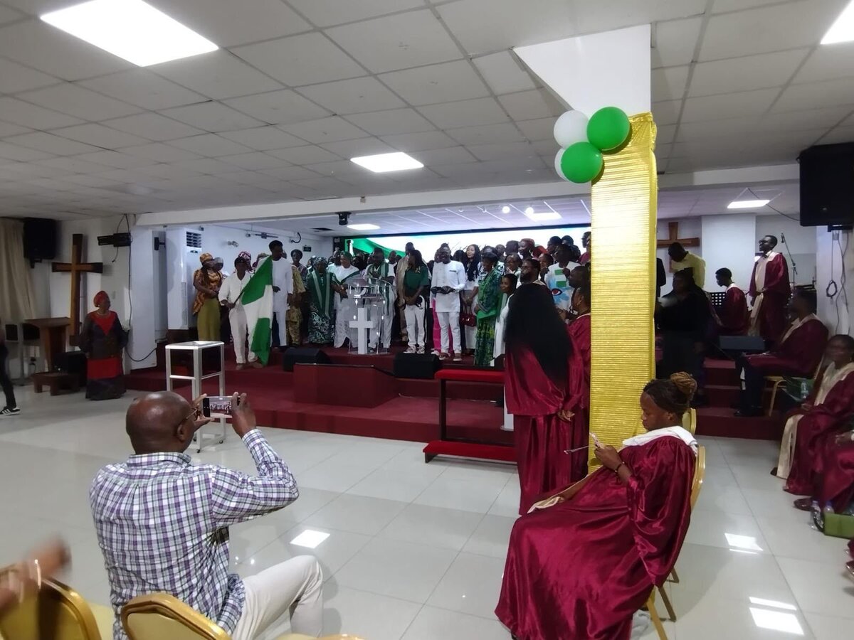 The mission team worshipping in Abidjan (tap to watch the video)